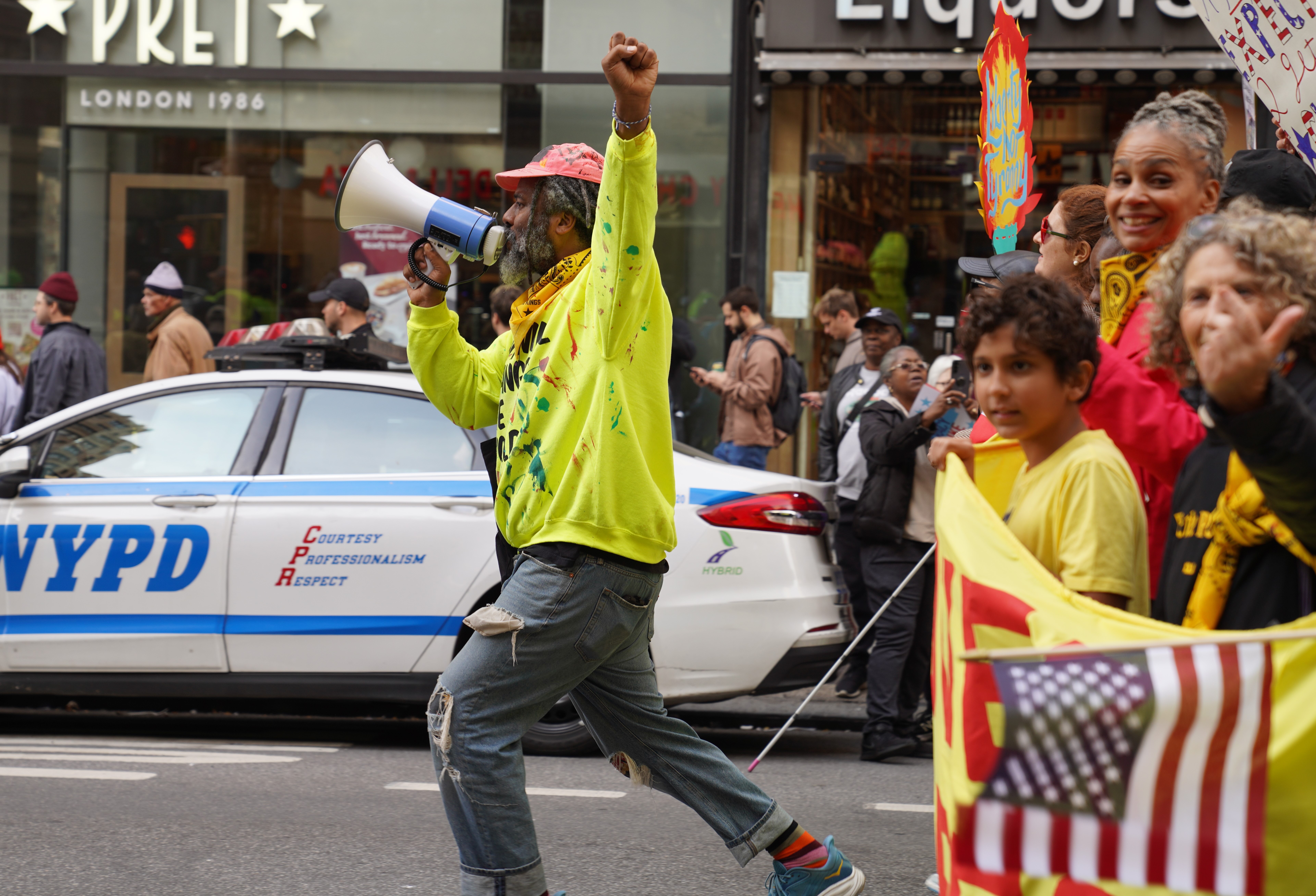 美国再现大规模抗议活动，民众感叹“一切都那