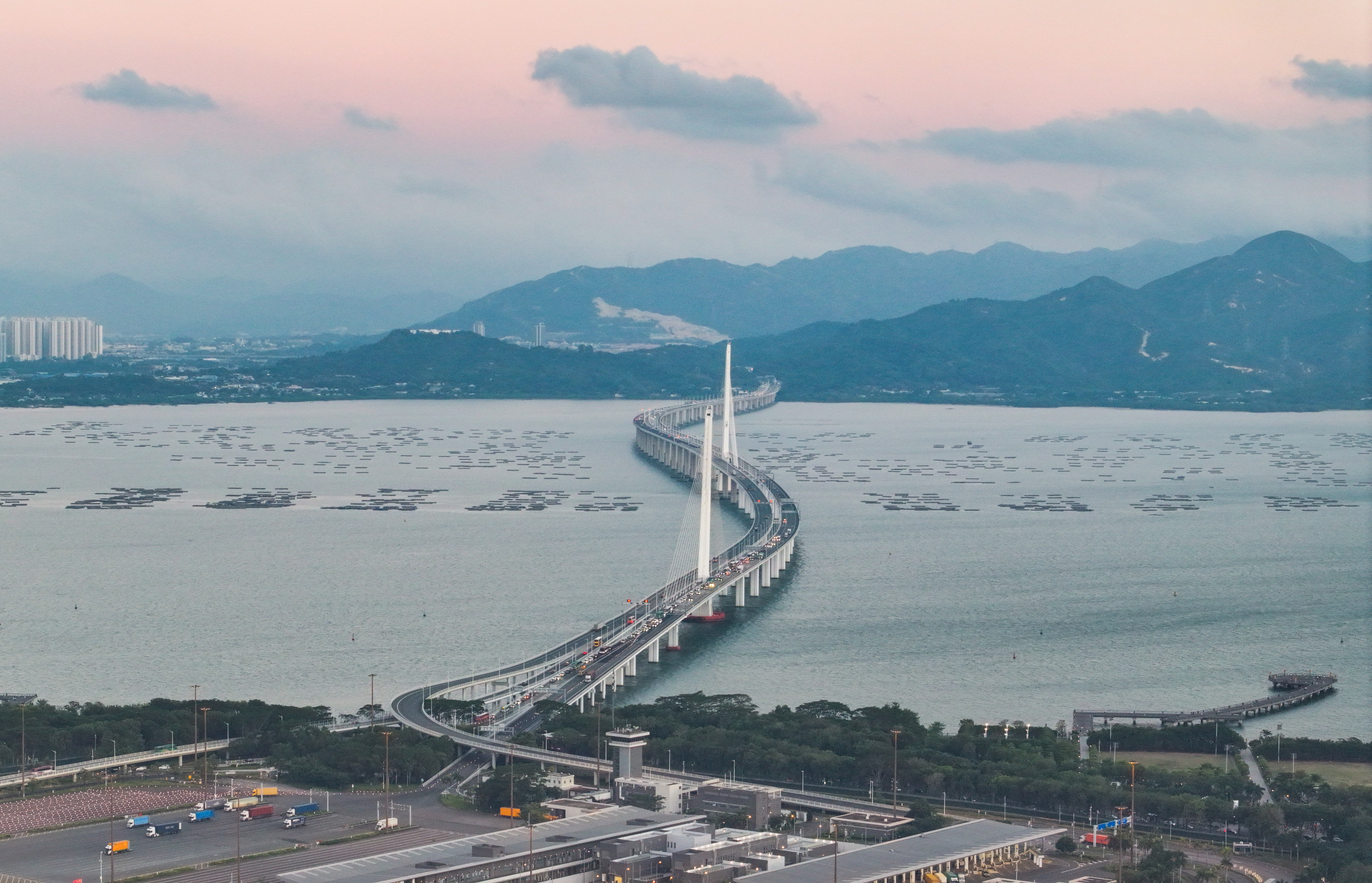 看台｜通讯：42.195公里，见证深港长久友