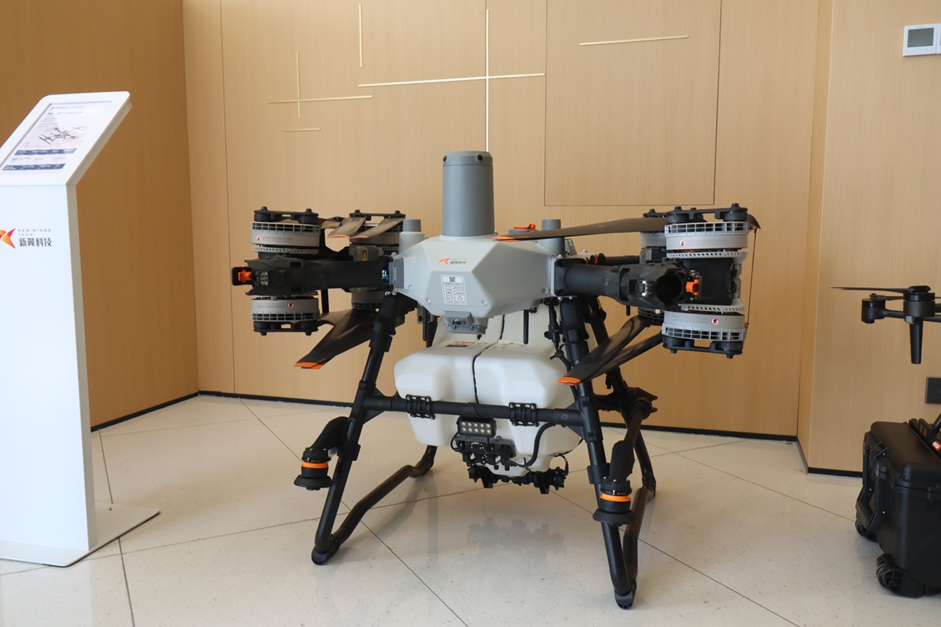 新翼智能展厅的无人机。杨思颖摄