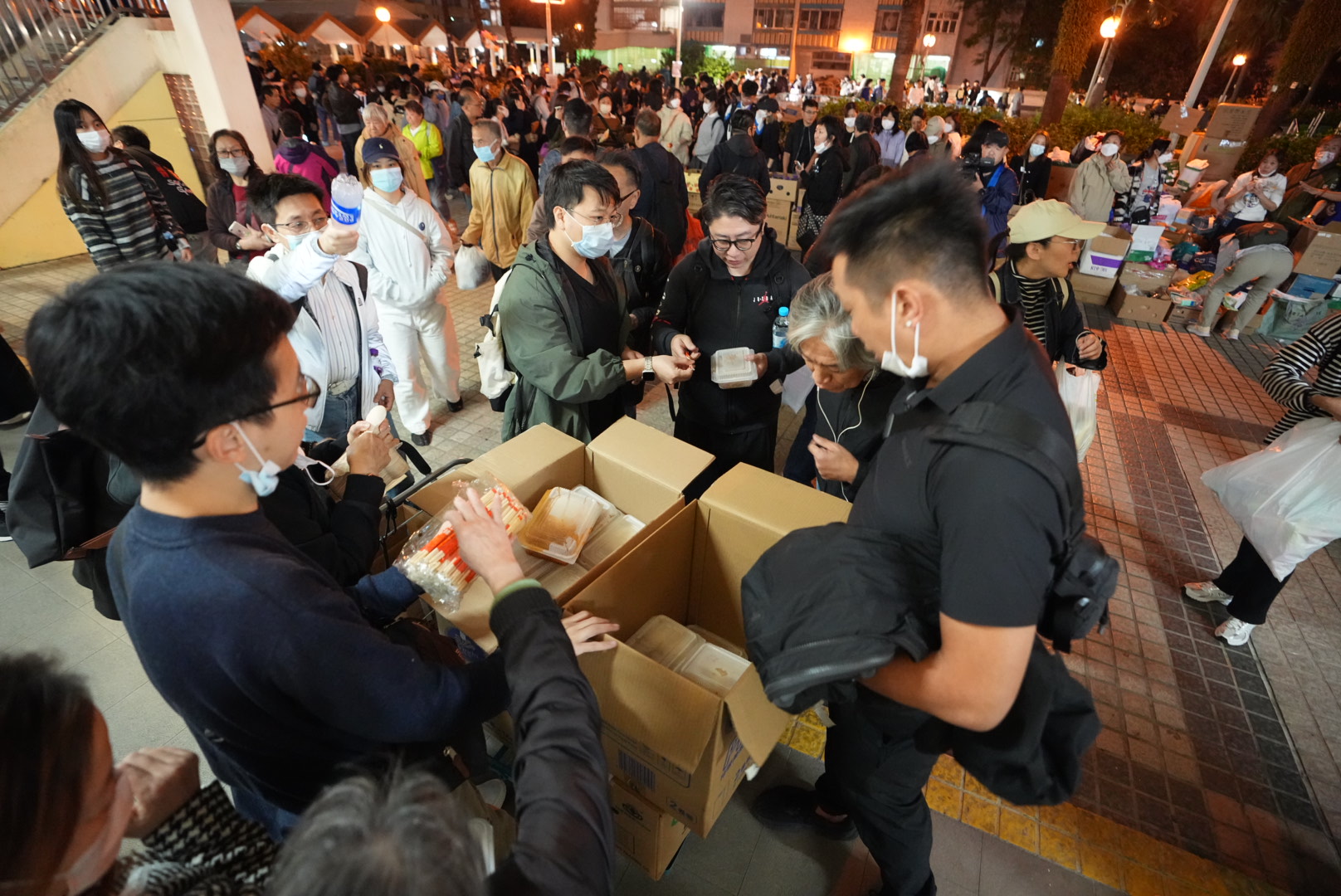 湾区团结互助——粤澳积极支援香港救灾及复工
