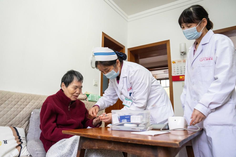 新华鲜报·“十四五”发展亮点丨基层诊疗人次超50%！“家门口”看病更便捷