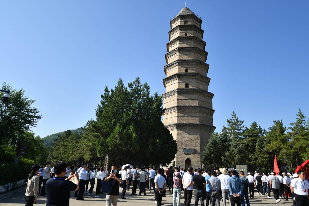 中国之城|延安：三山鼎峙两水交融的革命圣地