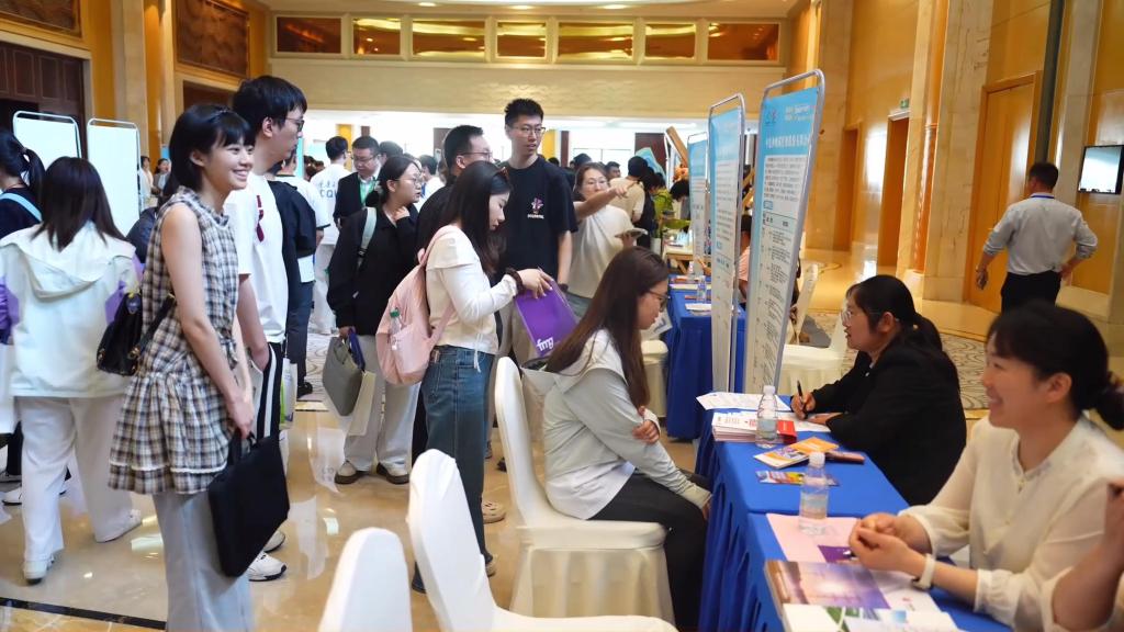重点群体稳就业丨“百校学子地方行”走进江苏 校地合作助就业