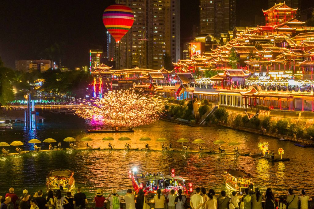中国经济面面观丨“暑期档”热度延续，文旅行业从“流量拉动”走向“留量沉淀”